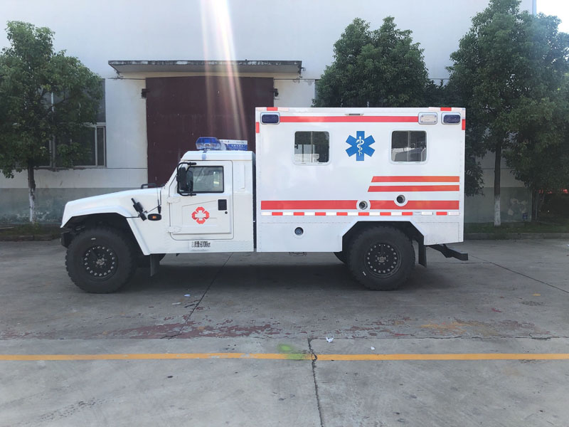 東風(fēng)猛士越野型救護(hù)車(chē)（柴油）